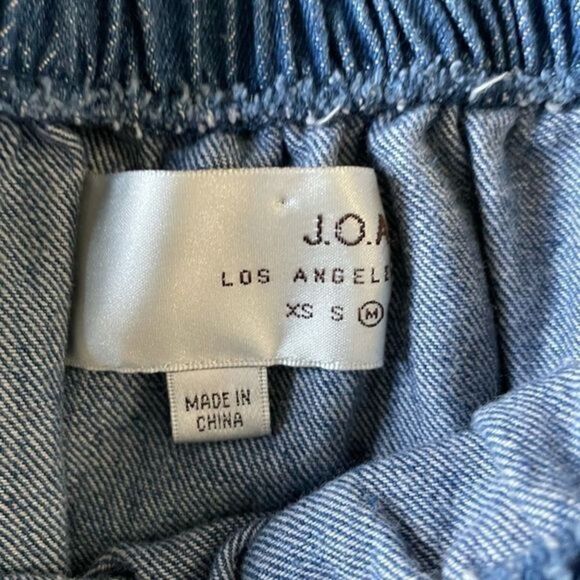 J.O.A Los Angeles Revolve Denim Off Shoulder Top Size Medium - Picture 7 of 9